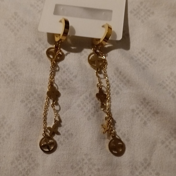 Monogram flower earrings - Picture 4 of 4